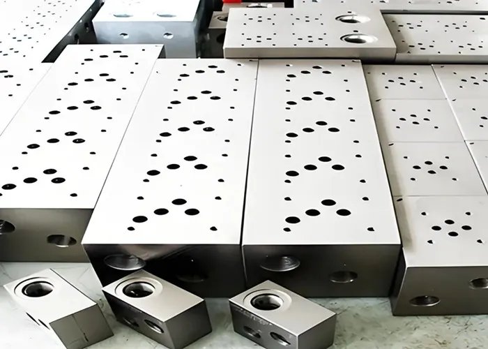 The Ultimate Guide to CNC Machined Manifold Blocks: Industries, Materials, and Precision Control